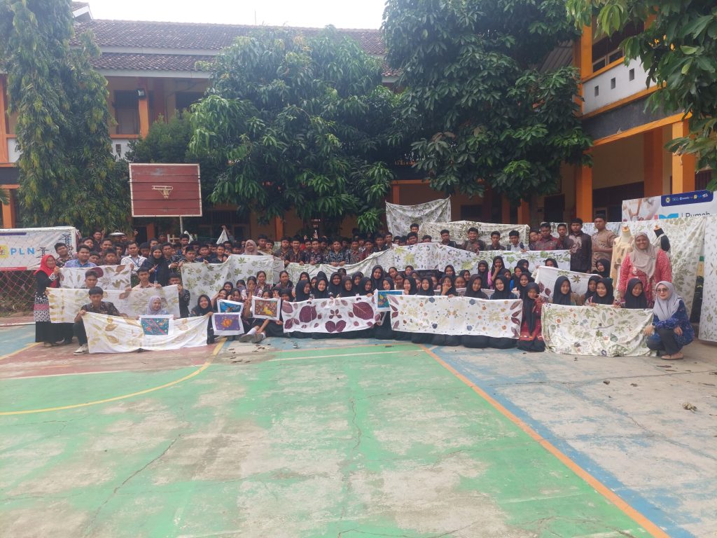 SMK Wikrama 1 Jepara Menggelar Kegiatan Membatik pada Hari Batik Nasional