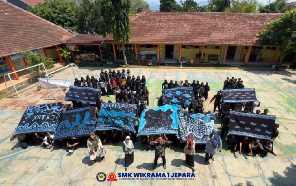 Peringati Hari Batik Nasional, SMK Wikrama 1 Jepara Gelar Kegiatan Membatik Cap Peringati Hari Batik Nasional, SMK Wikrama 1 Jepara Gelar Kegiatan Membatik Cap
